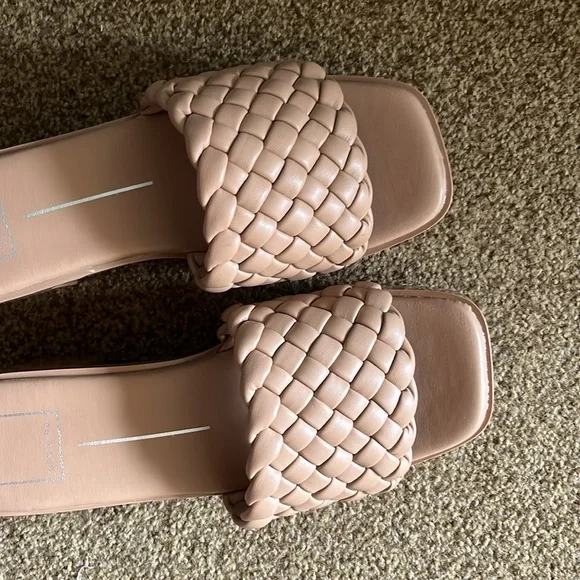 NWOT Dolce Vita Goldy Size 9 - Picture 7 of 16